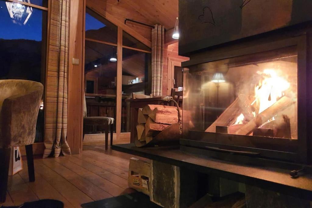 Cosy 4 Bedroom Chalet With Hot Tub Saint-Marcel  ภายนอก รูปภาพ