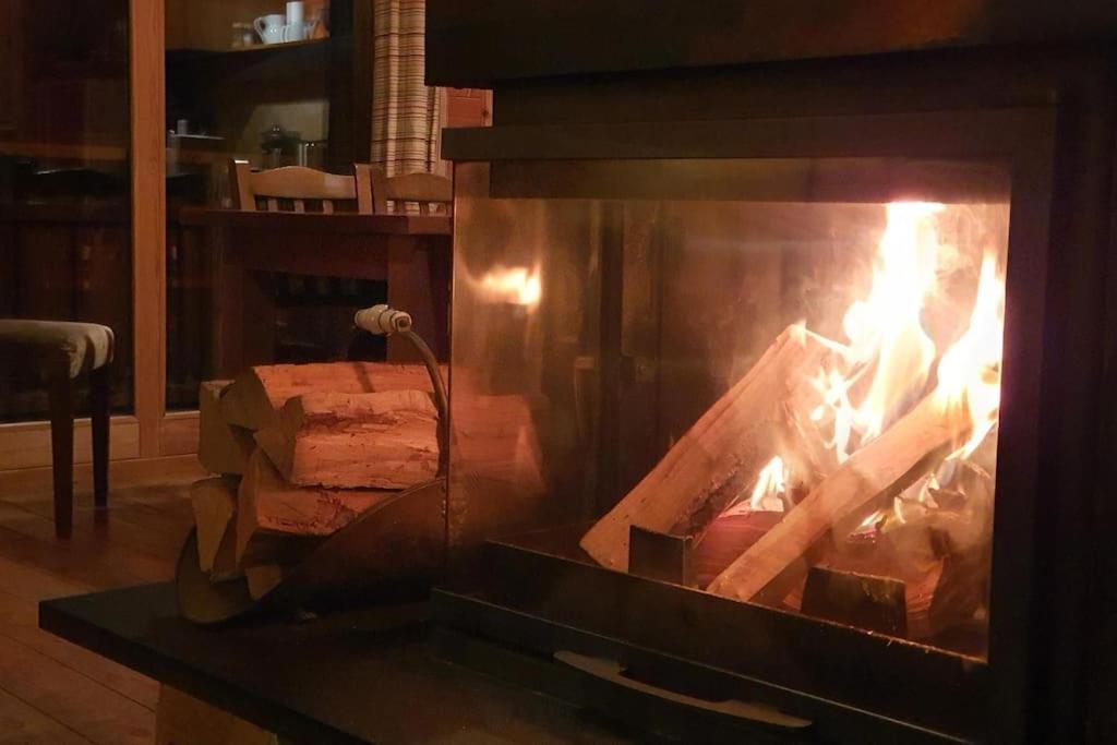 Cosy 4 Bedroom Chalet With Hot Tub Saint-Marcel  ภายนอก รูปภาพ