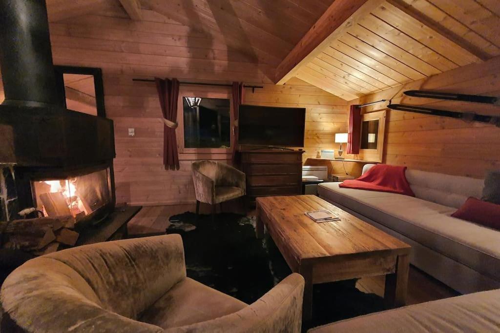 Cosy 4 Bedroom Chalet With Hot Tub Saint-Marcel  ภายนอก รูปภาพ