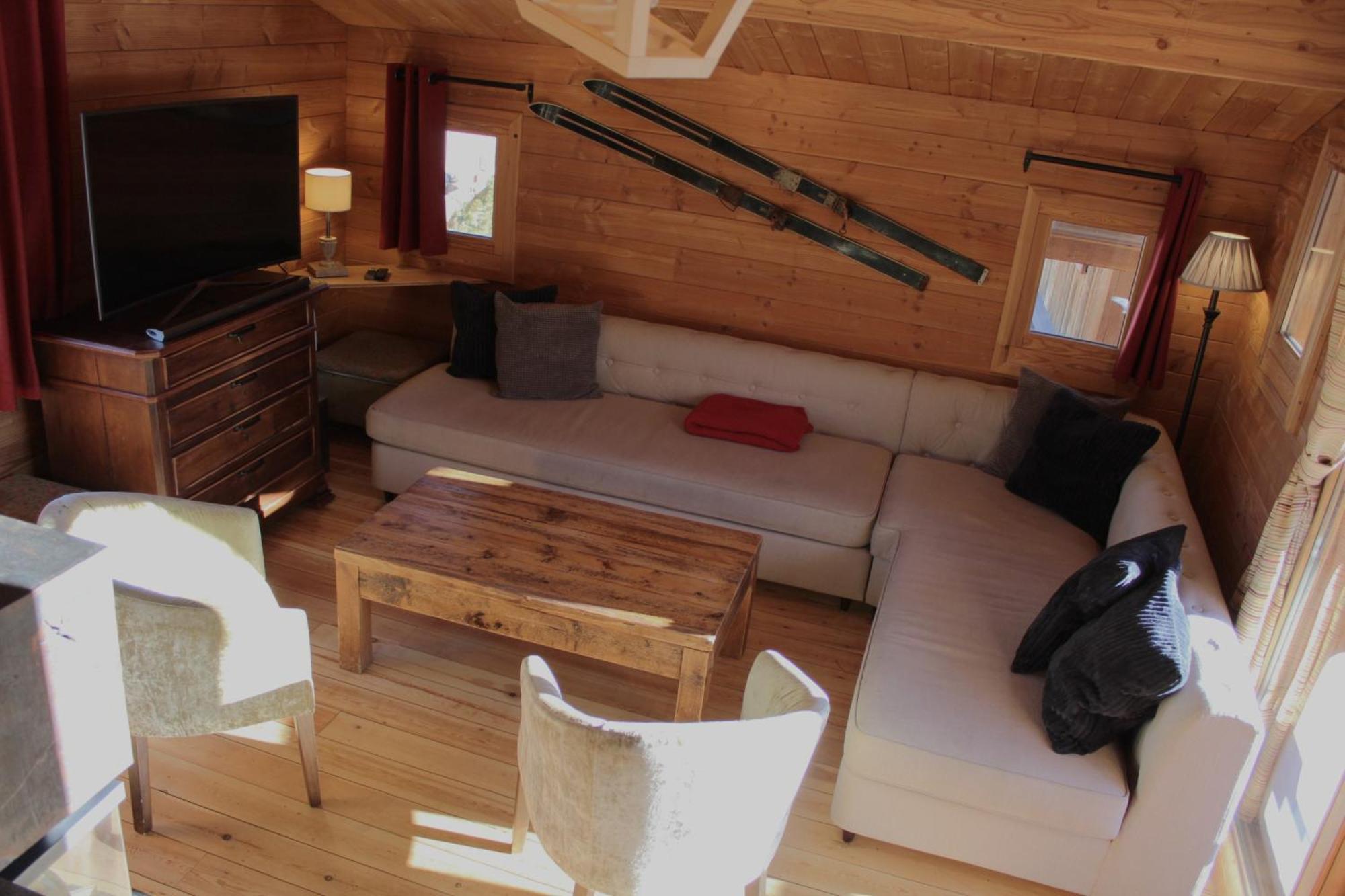 Cosy 4 Bedroom Chalet With Hot Tub Saint-Marcel  ภายนอก รูปภาพ