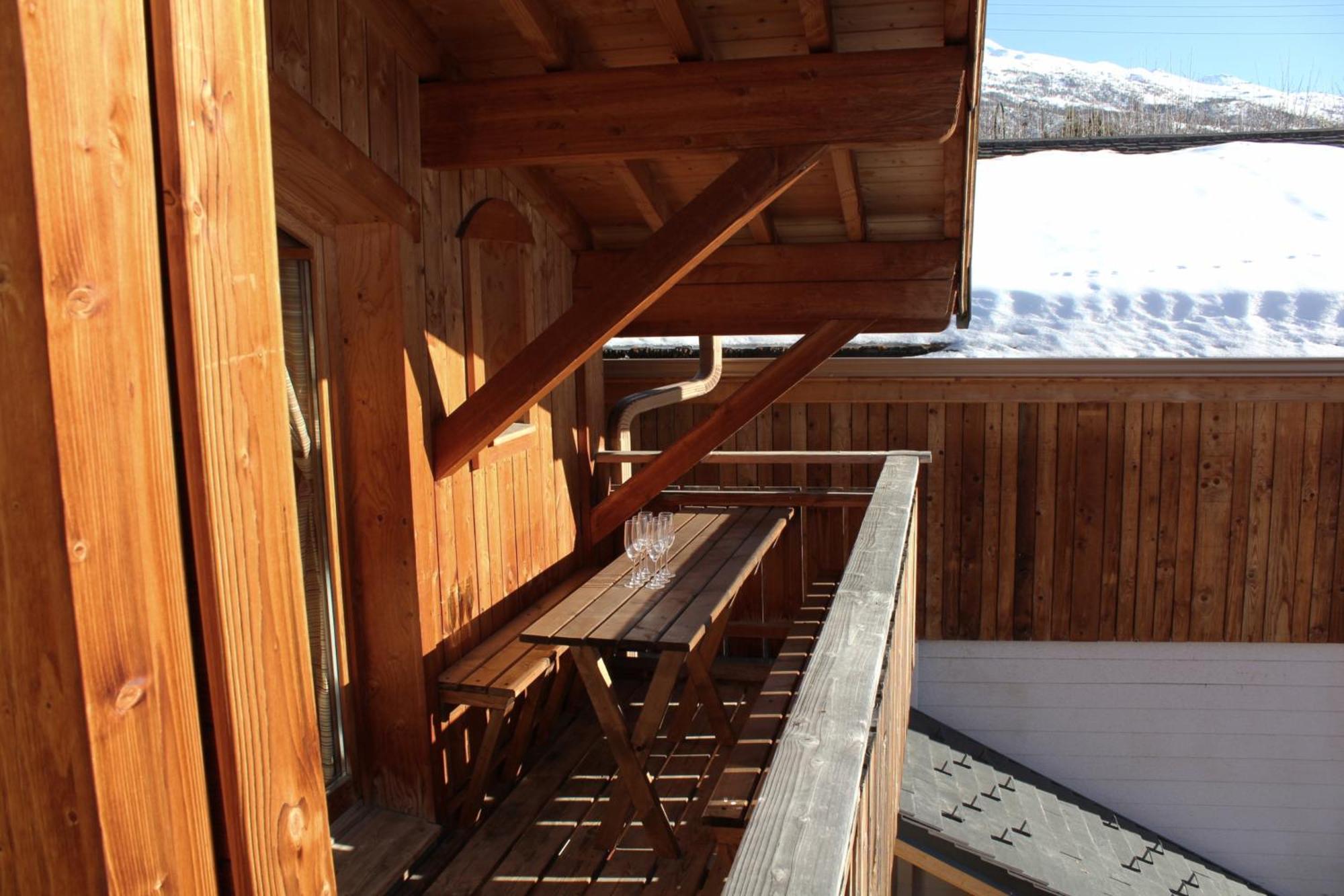 Cosy 4 Bedroom Chalet With Hot Tub Saint-Marcel  ภายนอก รูปภาพ