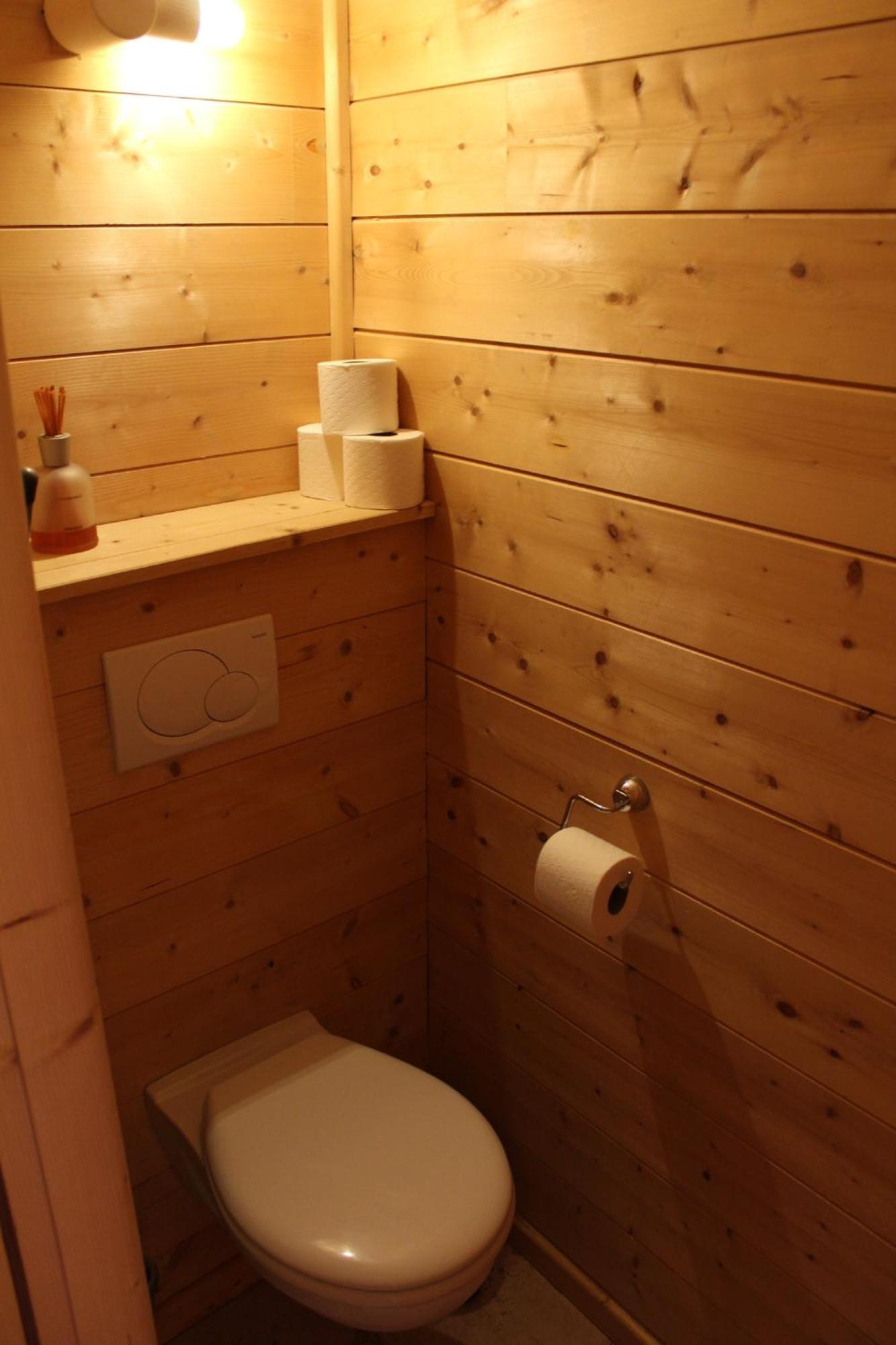Cosy 4 Bedroom Chalet With Hot Tub Saint-Marcel  ภายนอก รูปภาพ