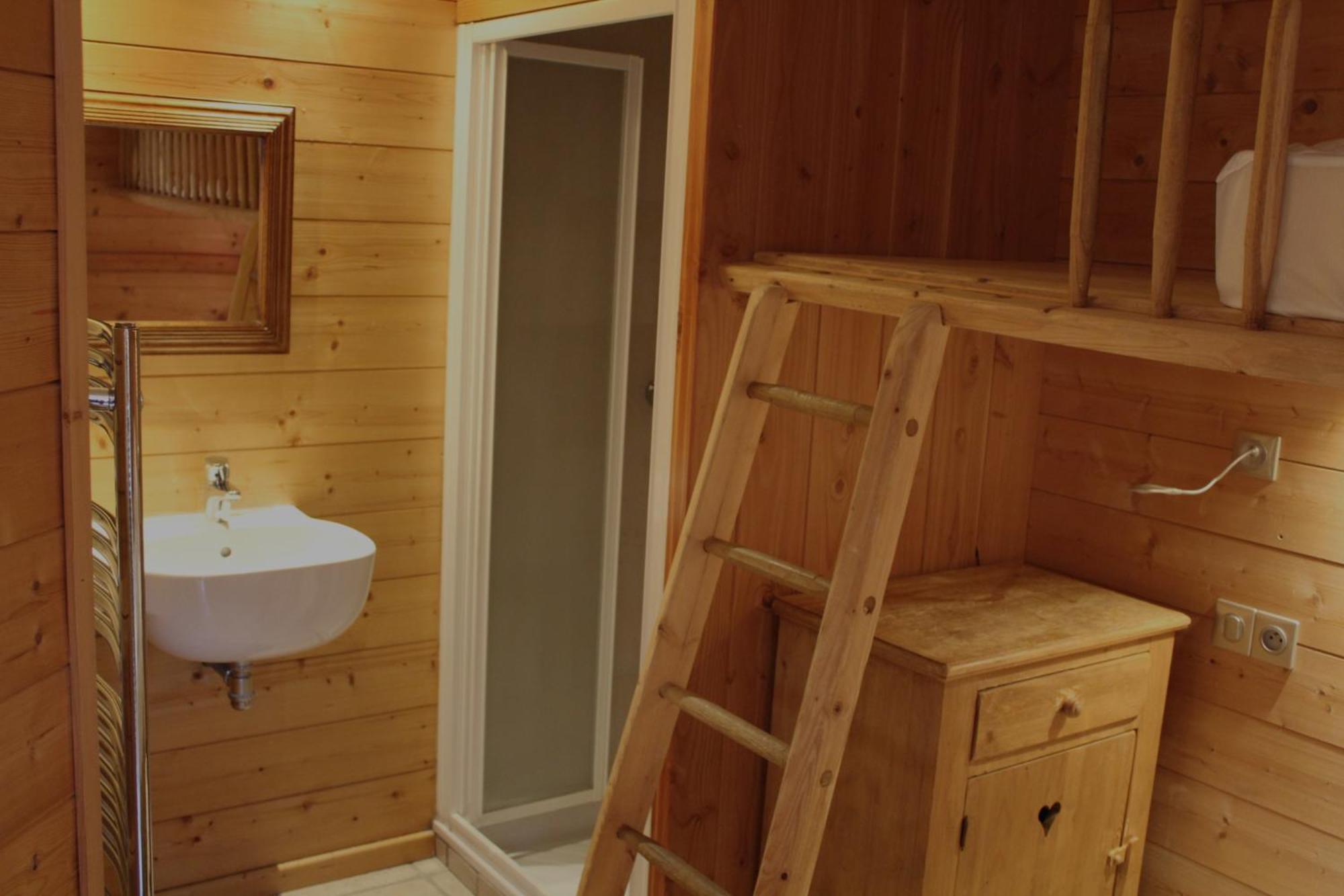 Cosy 4 Bedroom Chalet With Hot Tub Saint-Marcel  ภายนอก รูปภาพ